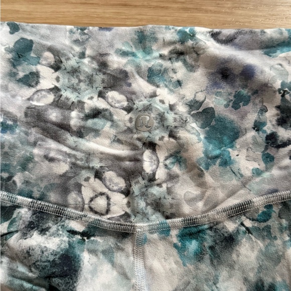 Lululemon Align Shorts - Picture 2 of 5